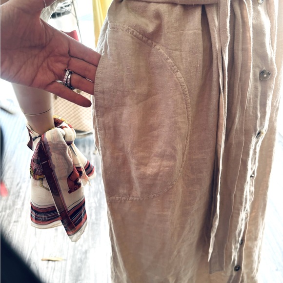 100% linen button front dress by Velvet .
Graham & Spencer - Picture 5 of 10